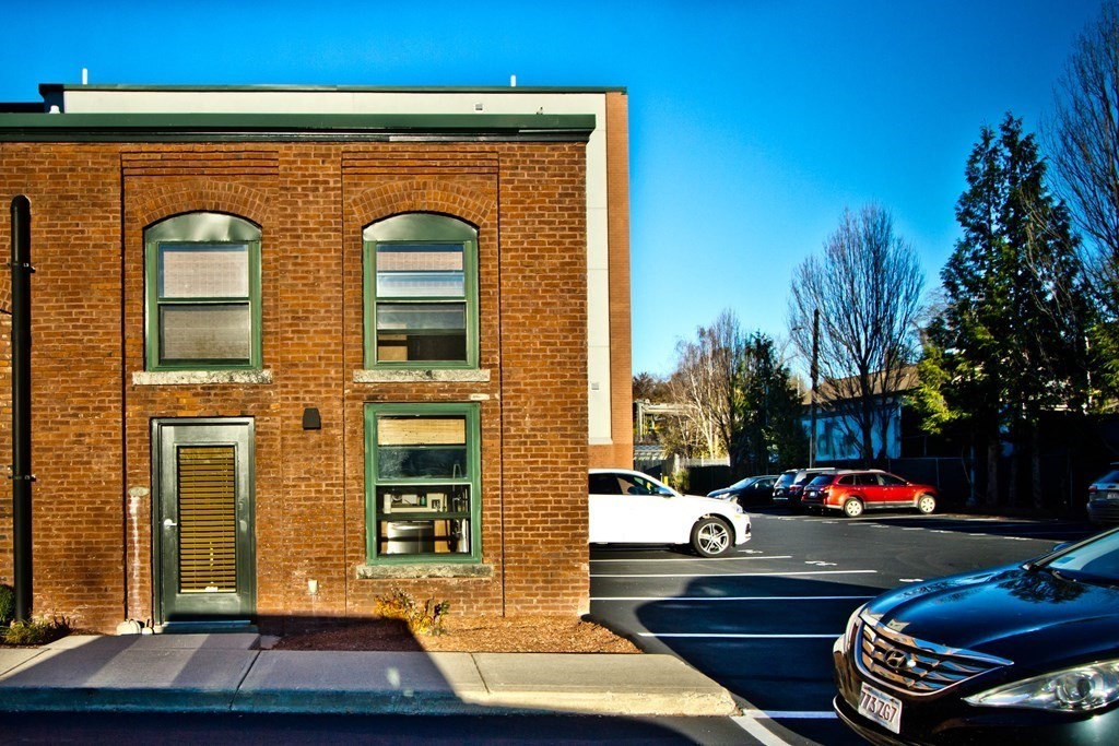 1 Envelope Terrace, Unit TH5 Worcester, MA 01604 - Photo 3 of 28 Gallery Image 3