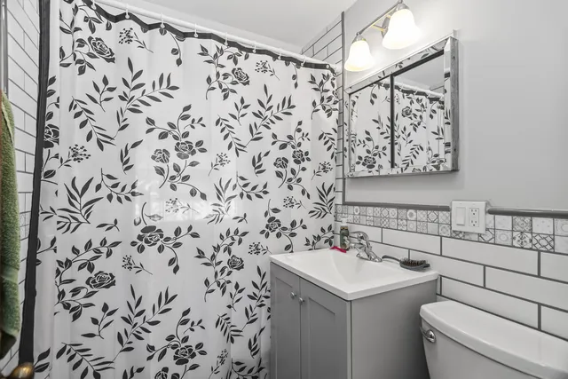 $649,900 | 4028 West Waveland Avenue, Chicago, IL 60641