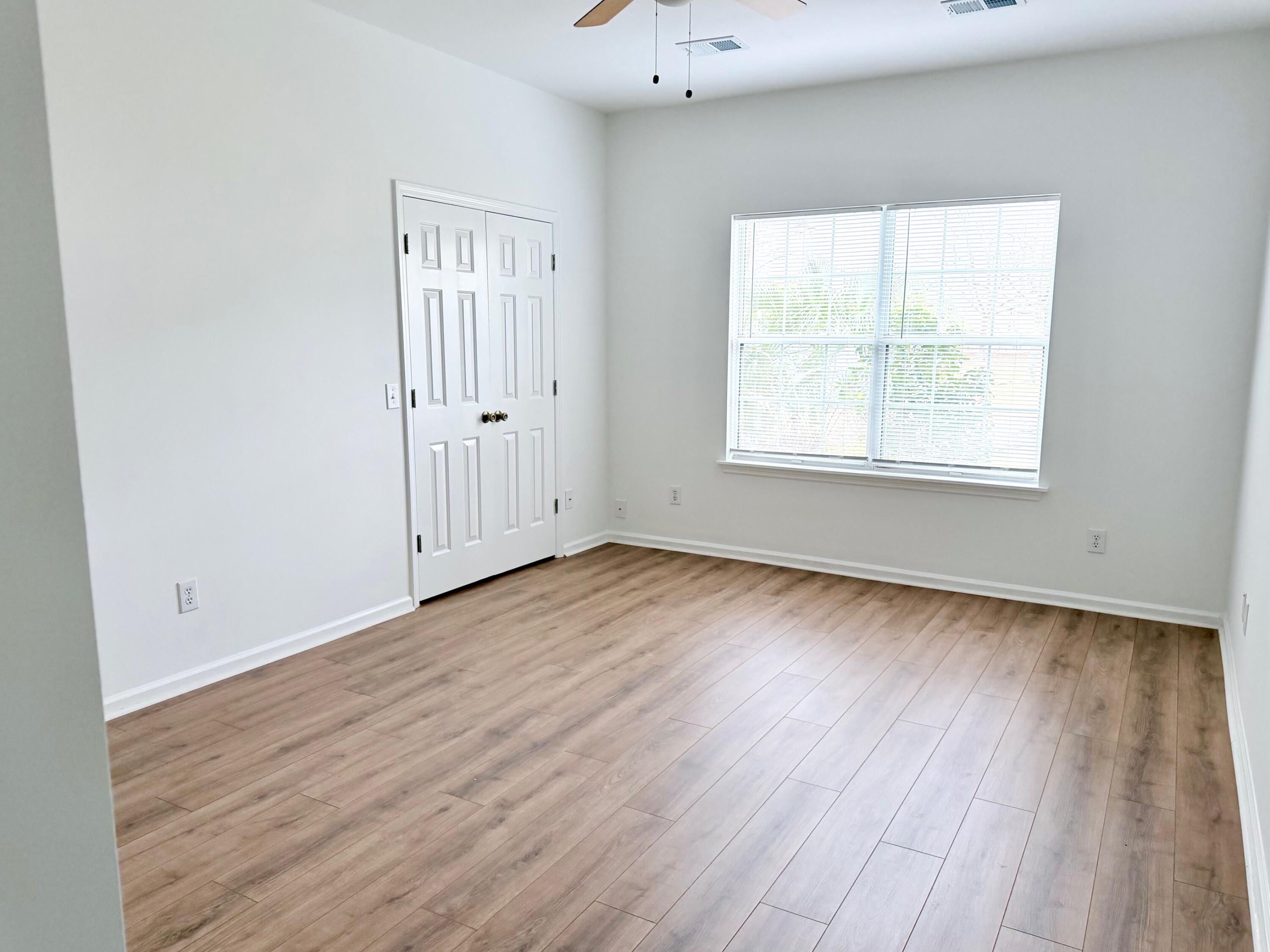 267 Mossy Oak Way Mount Pleasant, SC 29464 - Photo 10 of 27 Large Main bedroom