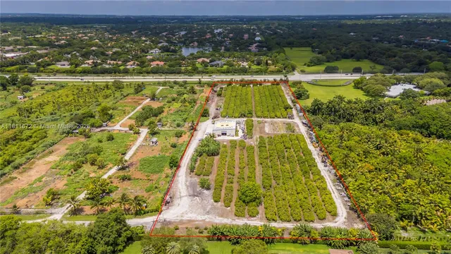 a view of an outdoor space