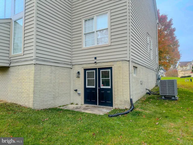 a view of a back yard of the house