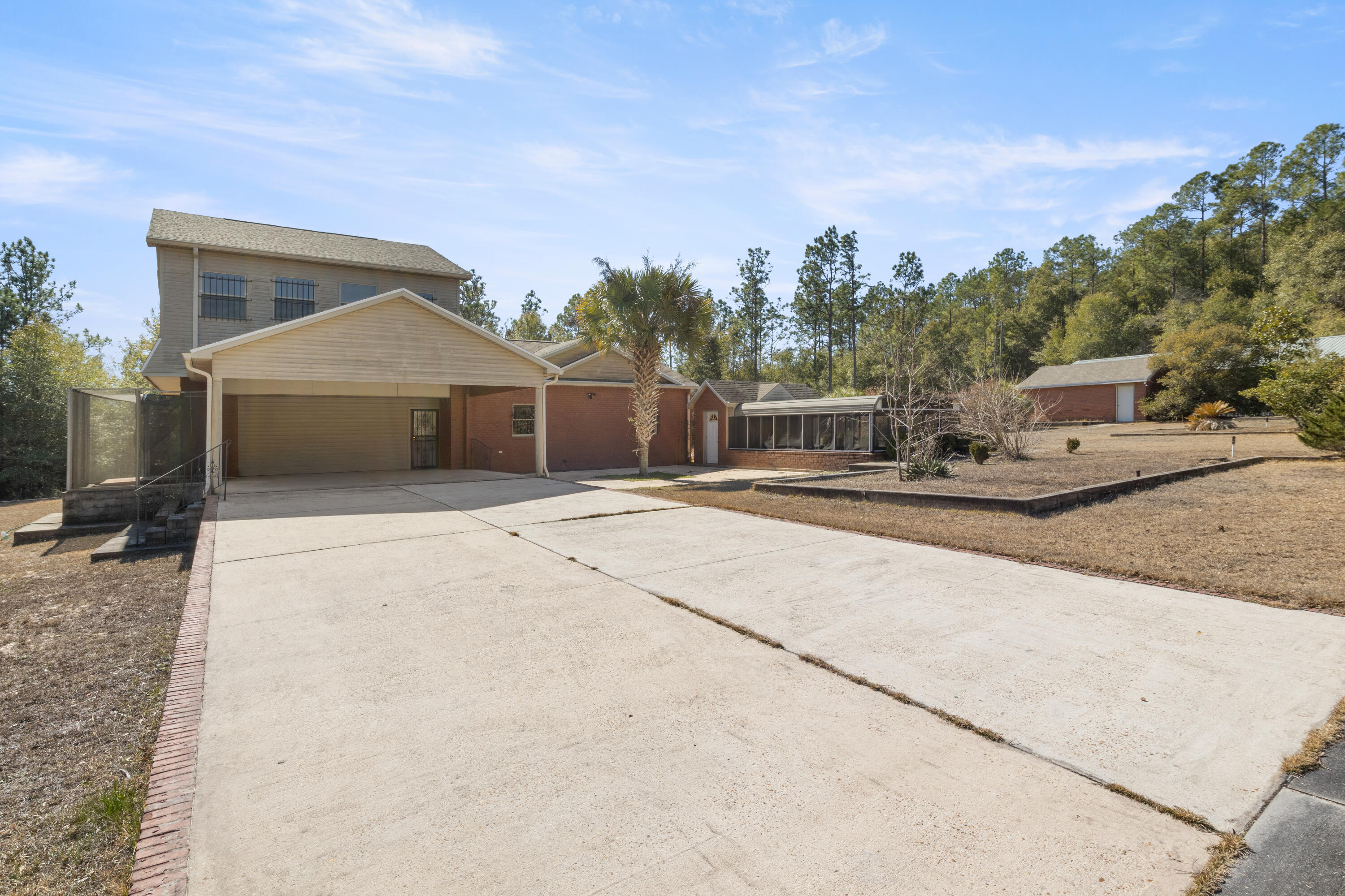 6051 Tupelo Street Crestview, FL 32539 - Photo 3 of 22 Driveway