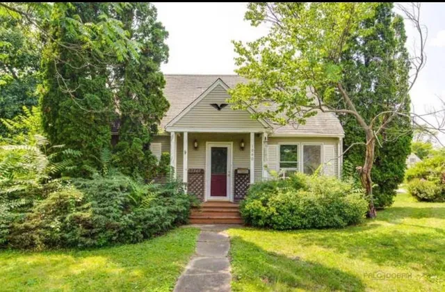 $2,080 | 1940 East Cedarwood Circle, Round Lake, IL 60073