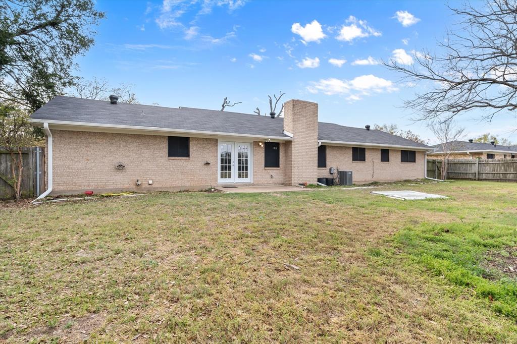 536 Robindale Lane Fairfield, TX 75840 - Photo 35 of 38 a front view of house with yard