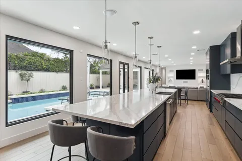 $2,895,000 | 6348 Vanderbilt Street, West University Place, TX 77005
