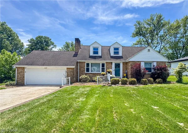 $239,900 | 421 Wildwood Drive, Youngstown, OH 44512