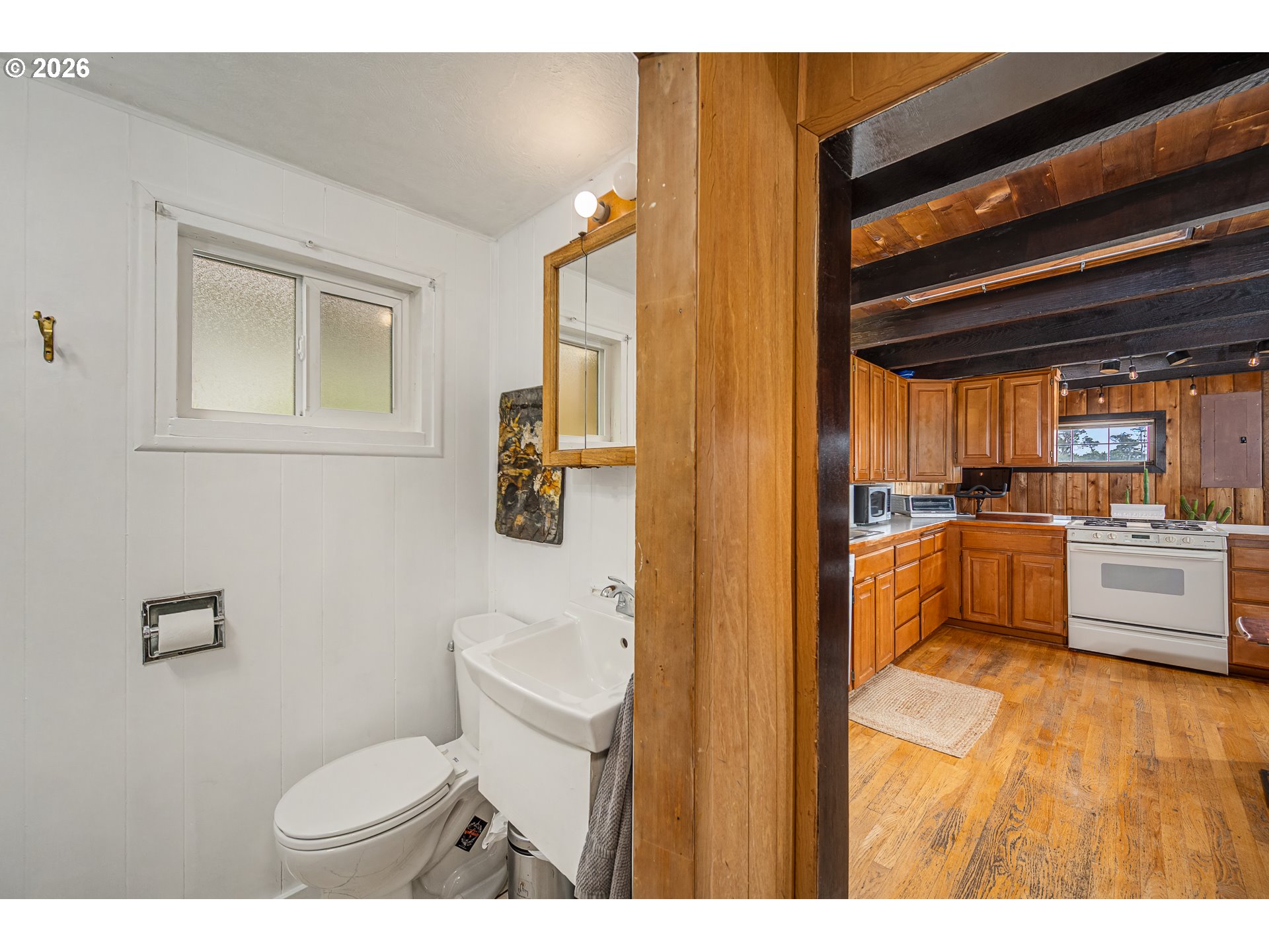 4595 Blanco Street Florence, OR 97439 - Photo 10 of 28 a bathroom with a sink a toilet and tub