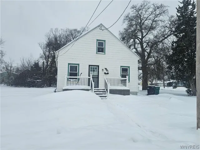 $1,300 | 2003 Virginia Avenue, Niagara Falls, NY 14305