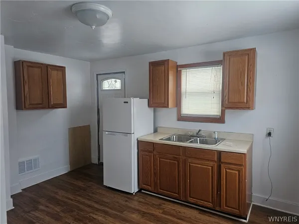 $1,300 | 2003 Virginia Avenue, Niagara Falls, NY 14305