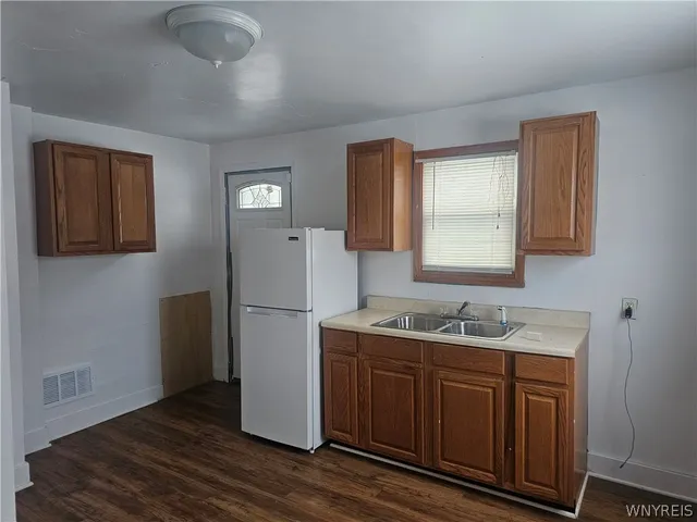 $1,300 | 2003 Virginia Avenue, Niagara Falls, NY 14305