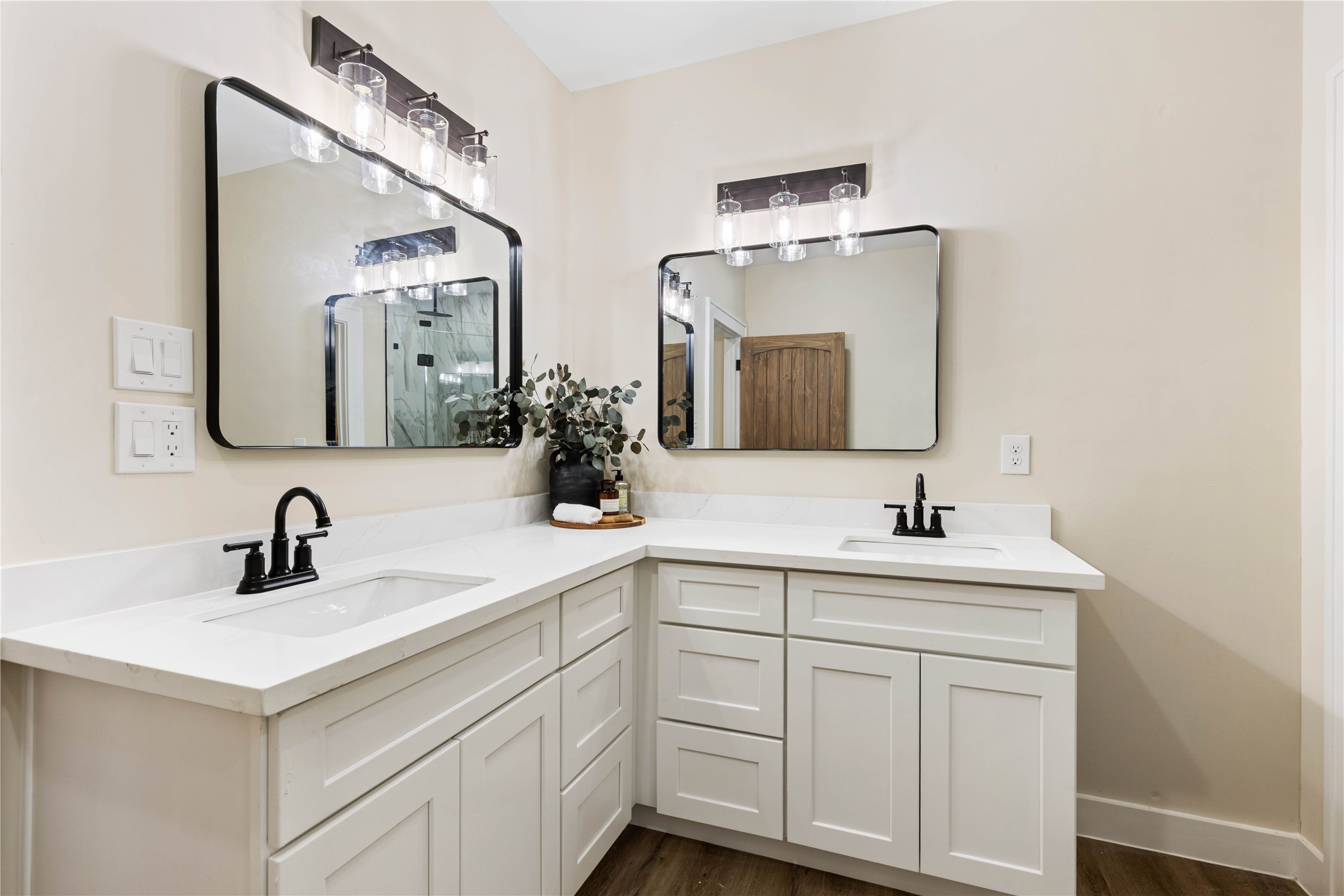 908 Key Street Houston, TX 77009 - Photo 16 of 29 Double sinks in primary