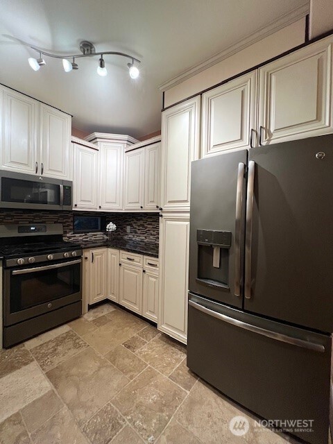 11026 Avondale Road Northeast Redmond, WA 98053 - Photo 7 of 40 Gallery Image 7
