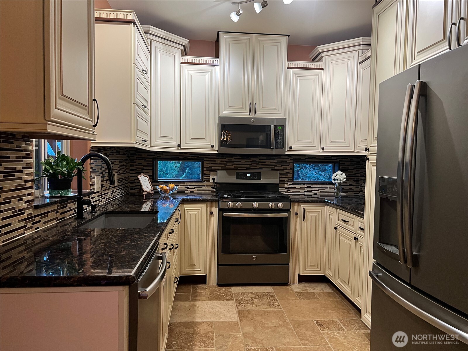 11026 Avondale Road Northeast Redmond, WA 98053 - Photo 8 of 40 Gallery Image 8
