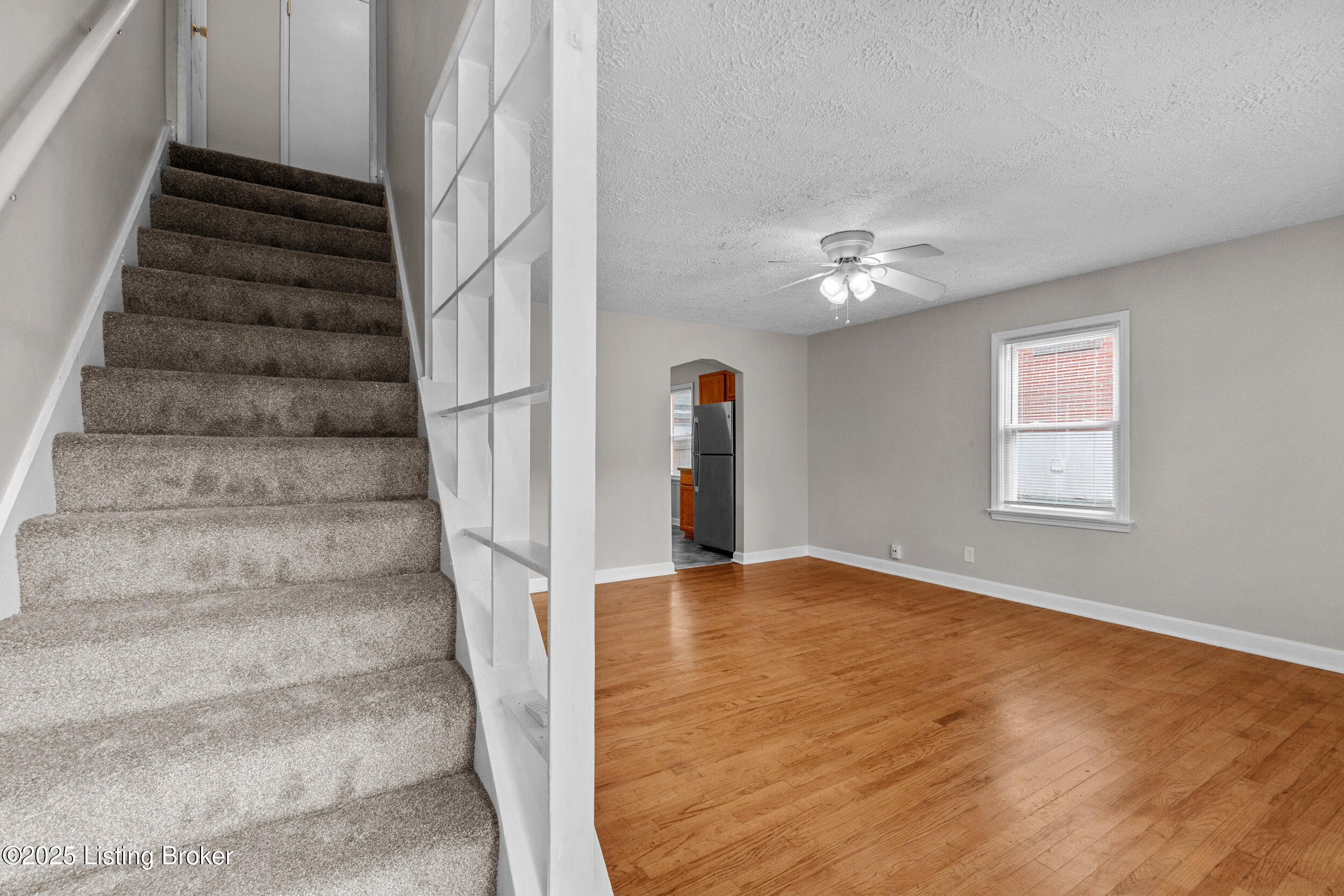 3425 Maple Road Louisville, KY 40299 - Photo 5 of 39 Living room!