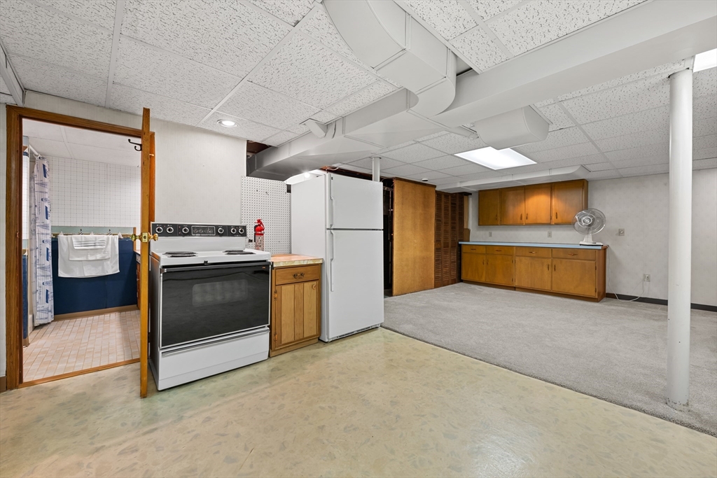 43 Rowena Street Worcester, MA 01606 - Photo 28 of 40
