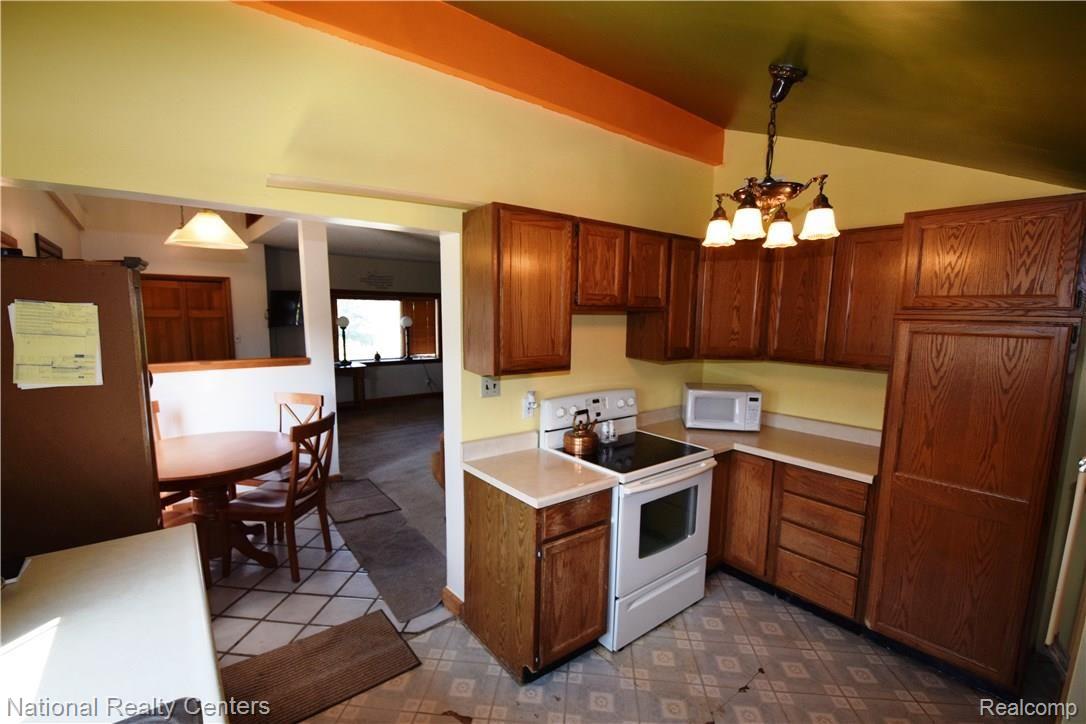 10905 Marshall Road South Lyon, MI 48178 - Photo 5 of 18 Kitchen views toward living room