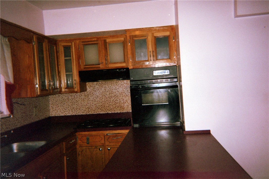 3231 Livingston Road Cleveland, OH 44120 - Photo 11 of 13 Kitchen has built in oven.