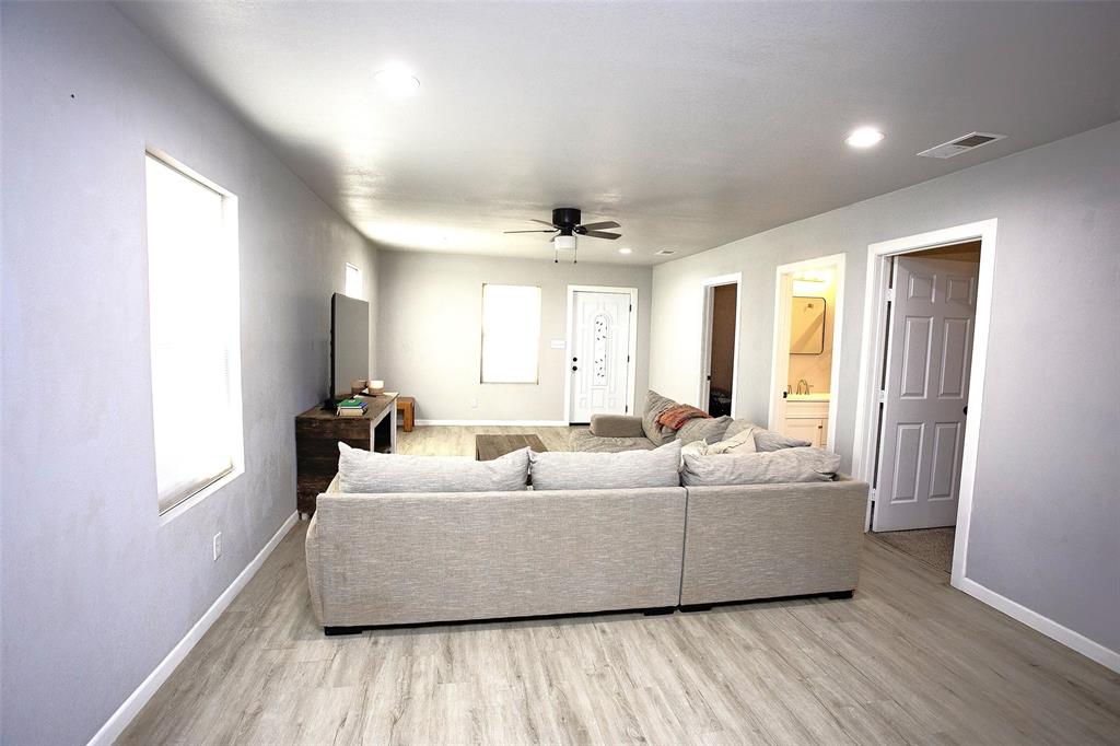 723 Plum Street Graham, TX 76450 - Photo 2 of 20 a living room with furniture and a large window