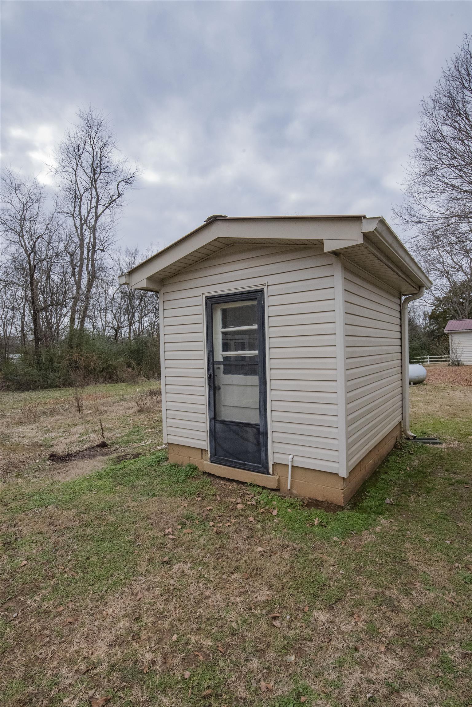925 Alford Road Murfreesboro, TN 37129 - Photo 22 of 30 a backyard of a house