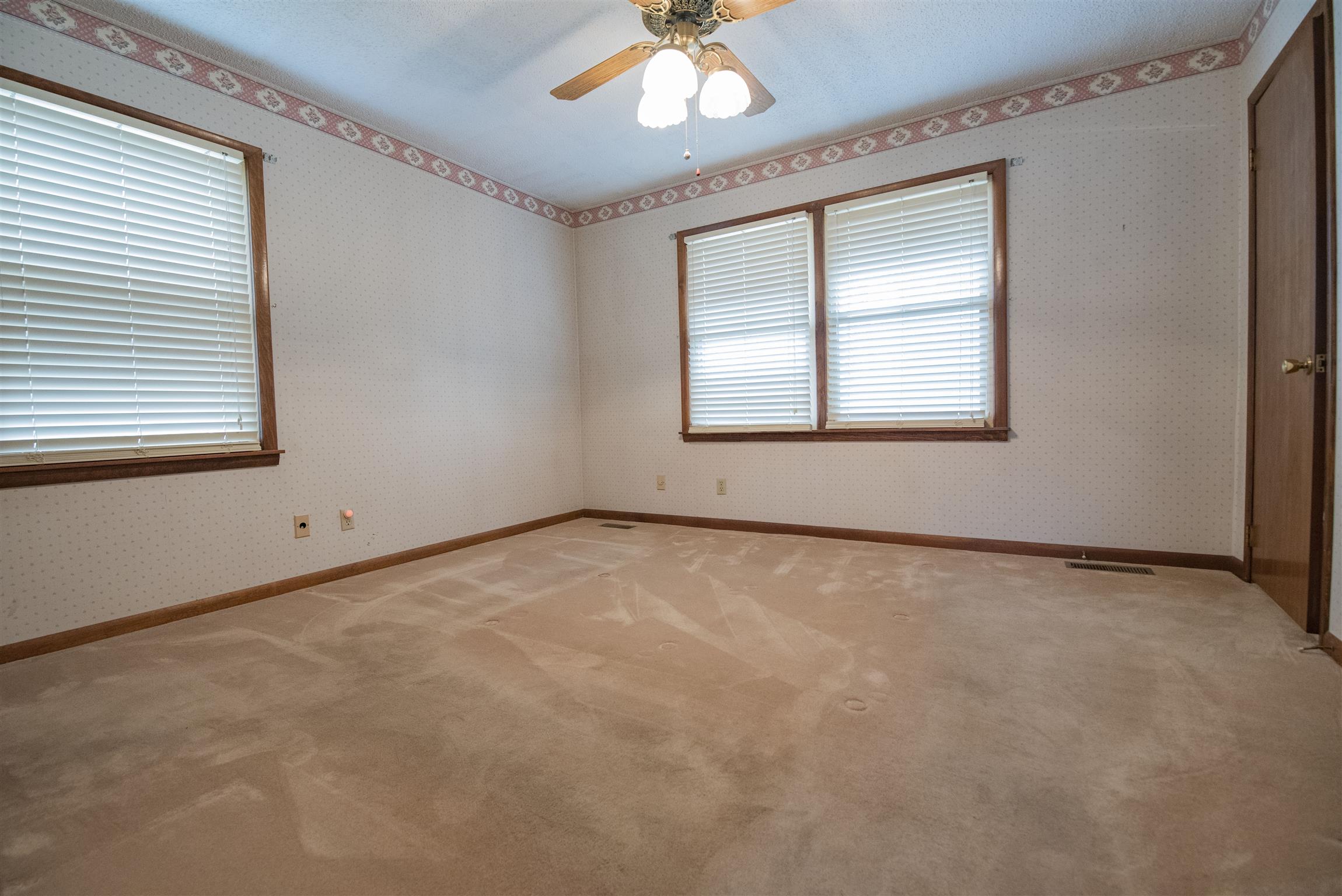 925 Alford Road Murfreesboro, TN 37129 - Photo 10 of 30 an empty room with a window