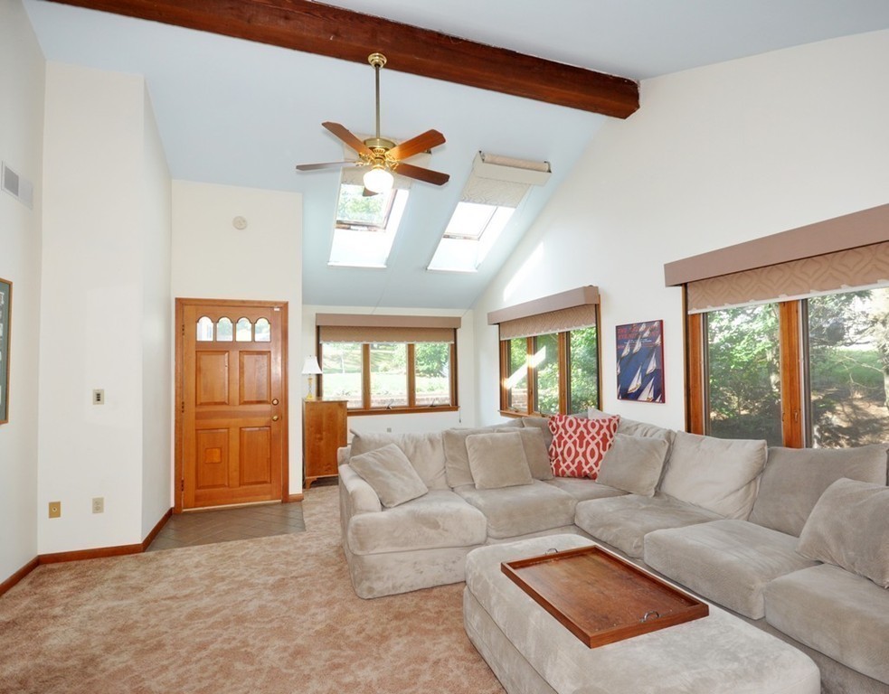 19 Woodridge Road Maynard, MA 01754 - Photo 3 of 13 Gallery Image 3