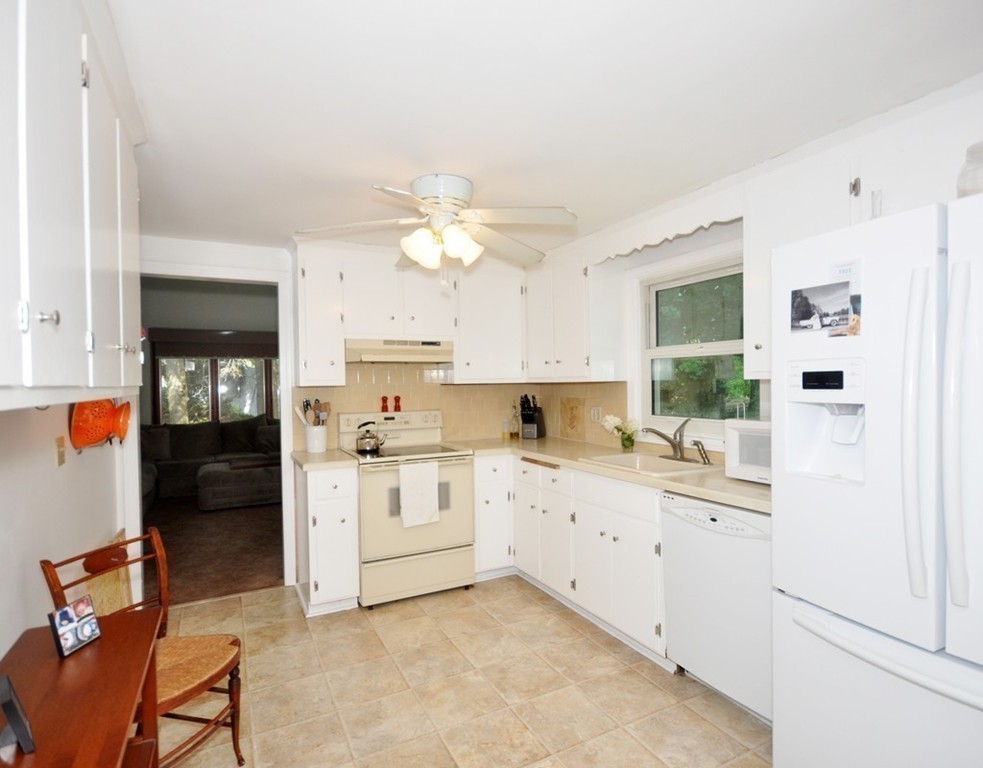19 Woodridge Road Maynard, MA 01754 - Photo 5 of 13 Gallery Image 5