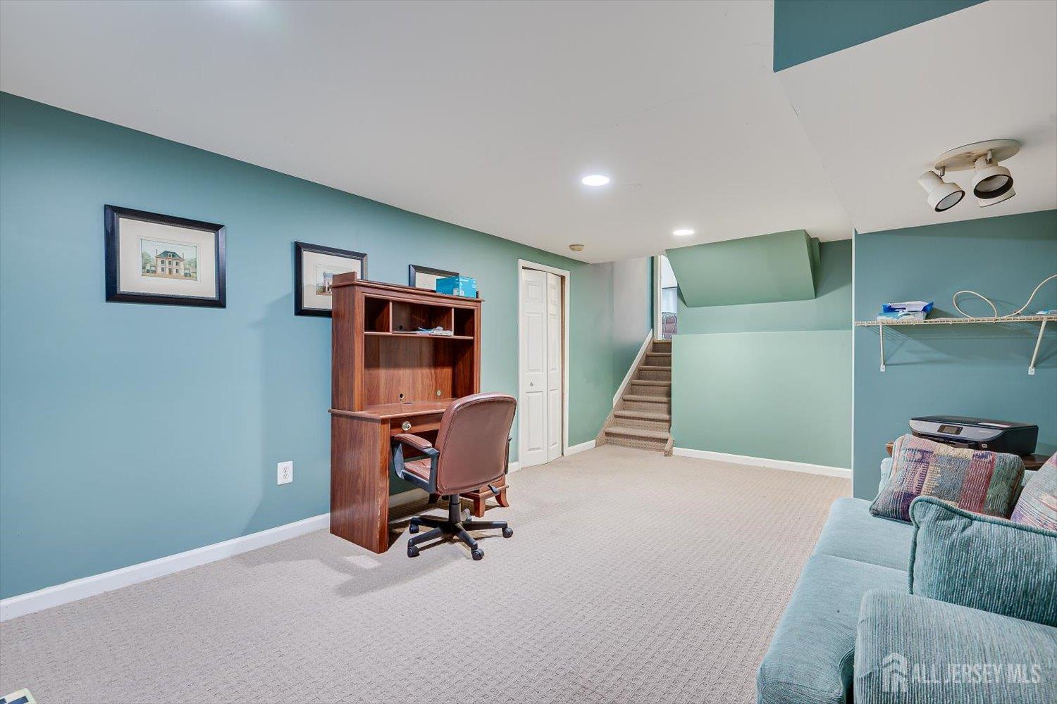 27 Eileen Way Edison, NJ 08837 - Photo 37 of 42