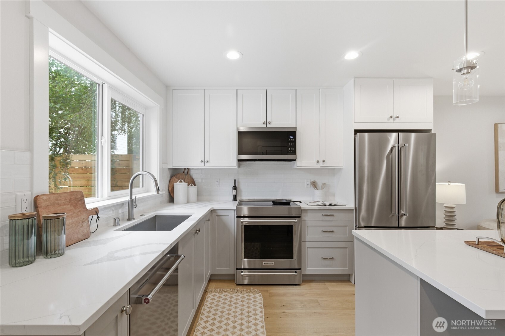 8817 Densmore Avenue North Seattle, WA 98103 - Photo 3 of 26