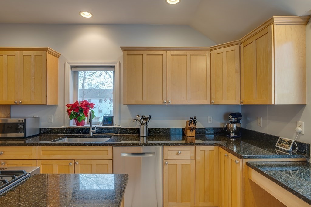 48 South Road Bedford, MA 01730 - Photo 4 of 42 Gallery Image 4