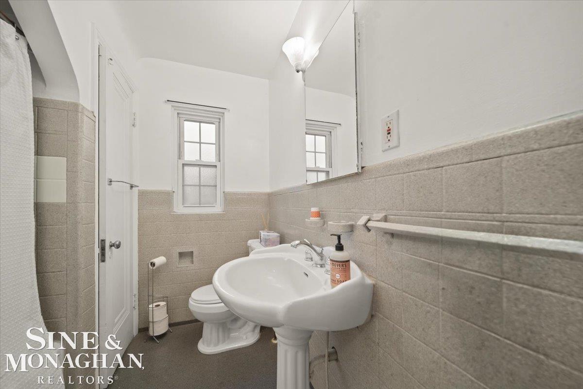 1729 Hampton Road Grosse Pointe, MI 48236 - Photo 28 of 38 50144805-da5c218c-ad46-43f0-885e-5ed6e9f9971a.JPG