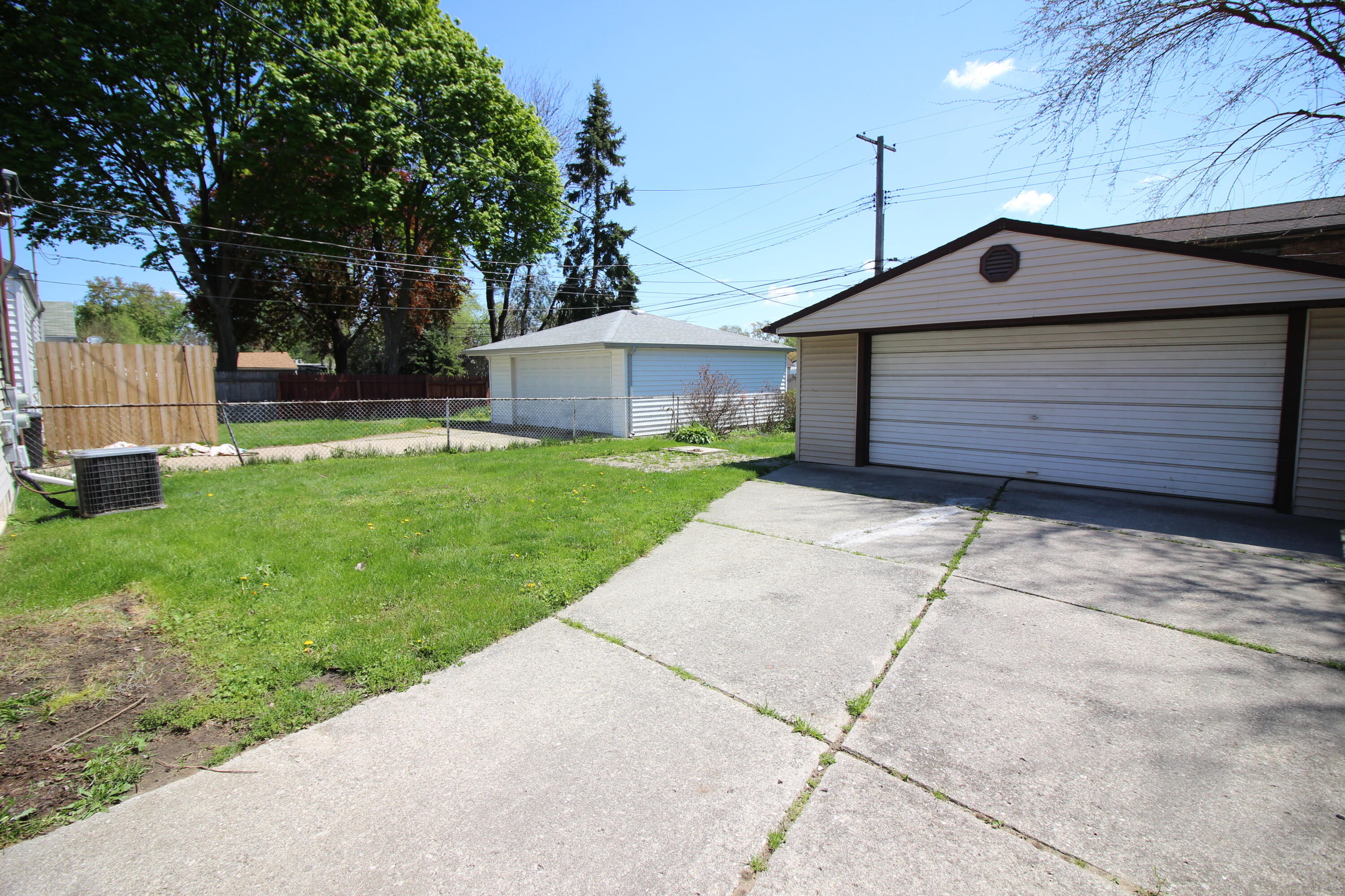 19504 Roger Street Melvindale, MI 48122 - Photo 2 of 18 IMG_6614