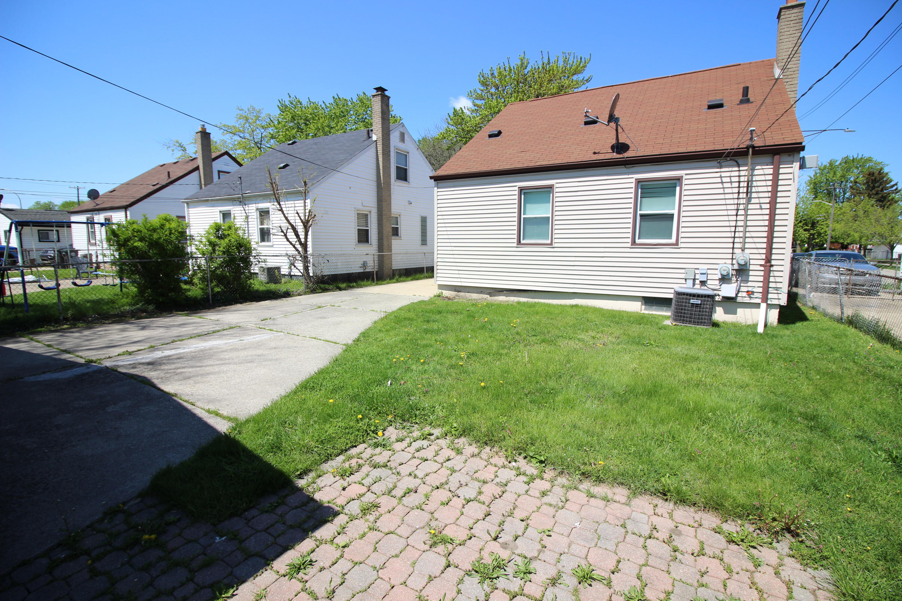 19504 Roger Street Melvindale, MI 48122 - Photo 3 of 18 IMG_6615