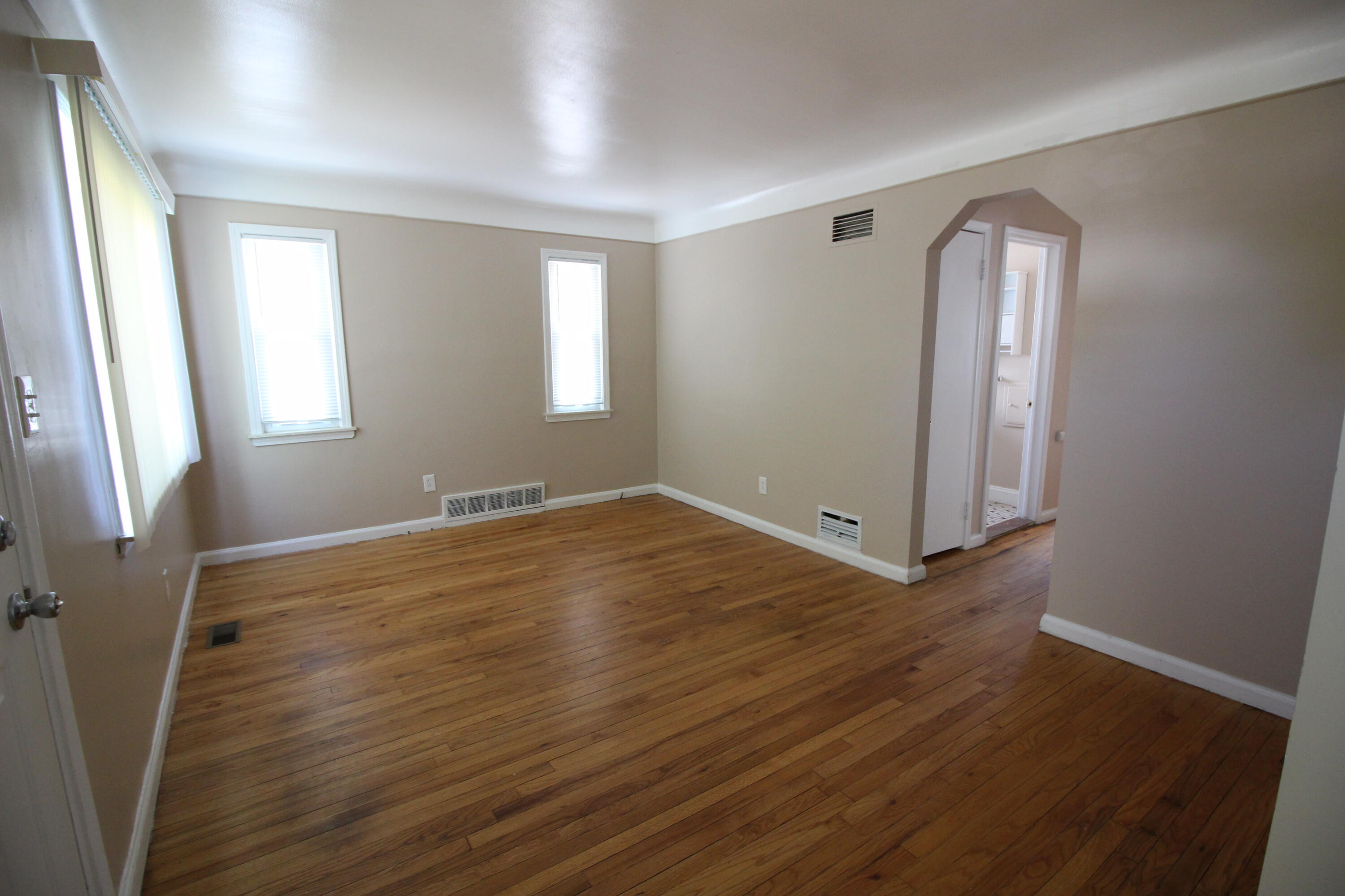 19504 Roger Street Melvindale, MI 48122 - Photo 6 of 18 IMG_6619