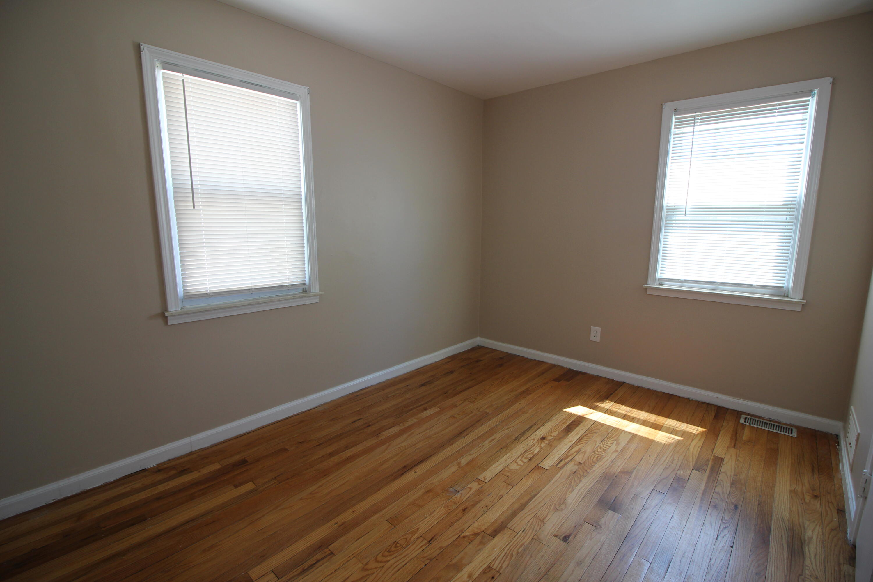 19504 Roger Street Melvindale, MI 48122 - Photo 9 of 18 IMG_6624