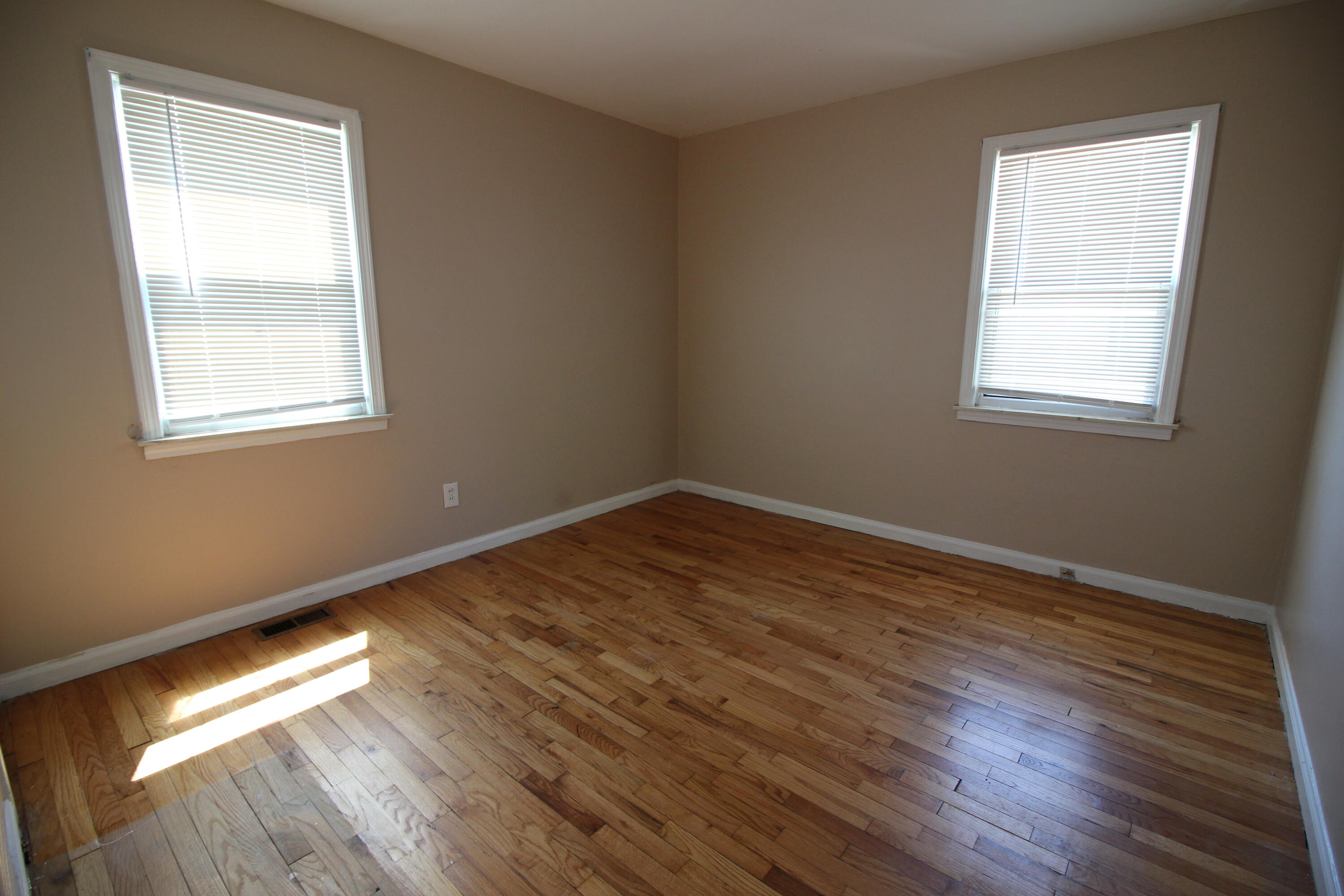 19504 Roger Street Melvindale, MI 48122 - Photo 10 of 18 IMG_6625