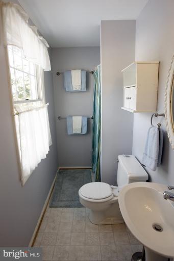 20715 Bell Bluff Road Gaithersburg, MD 20882 - Photo 13 of 30 Master Bathroom