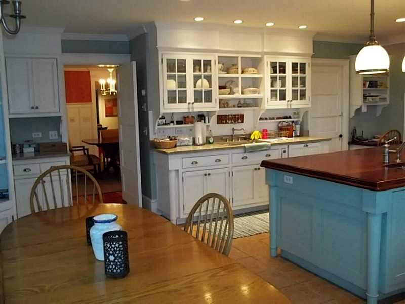 9 Massachaug Road Westerly, RI 02891 - Photo 12 of 23 Kitchen.