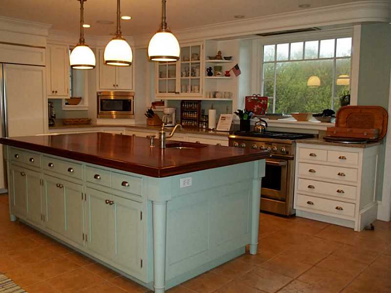 9 Massachaug Road Westerly, RI 02891 - Photo 9 of 23 Kitchen.