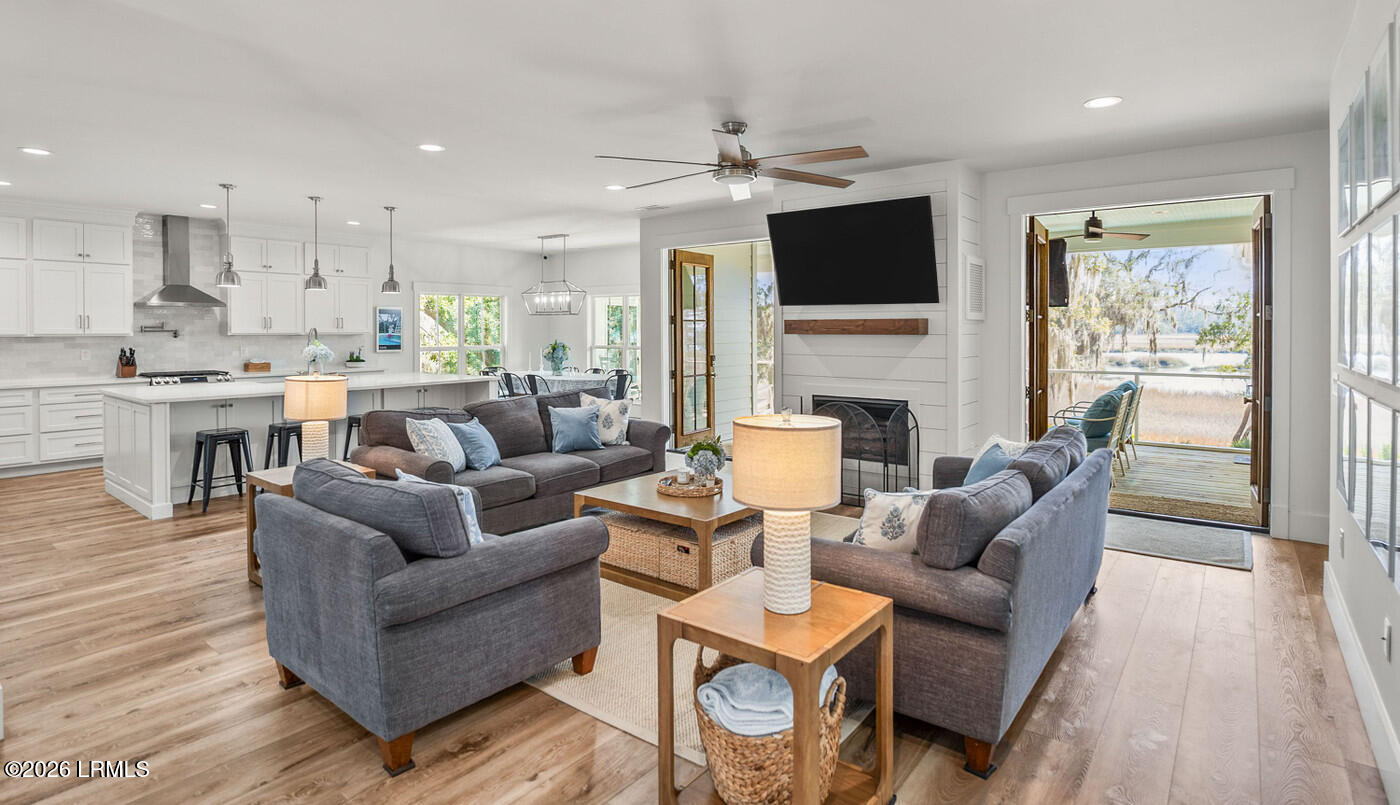 34 Huspah Court North Seabrook, SC 29940 - Photo 14 of 40 Living