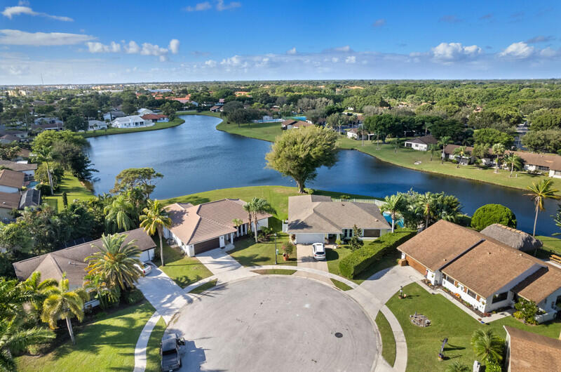 73 Vista Del Rio Boynton Beach, FL 33426 - Photo 6 of 29 DJI_0012.jpg-vsuniqueid-653ab51b695a3