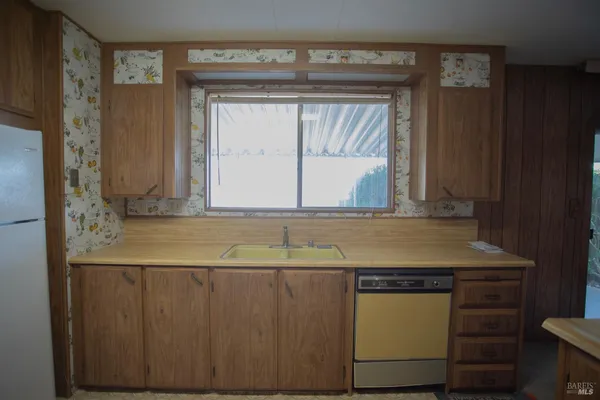 a view of a utility room with washer and dryer