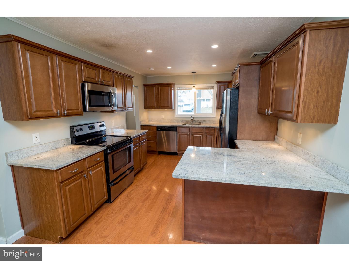 33 Hillside Road Levittown, PA 19056 - Photo 3 of 18 Gallery Image 3