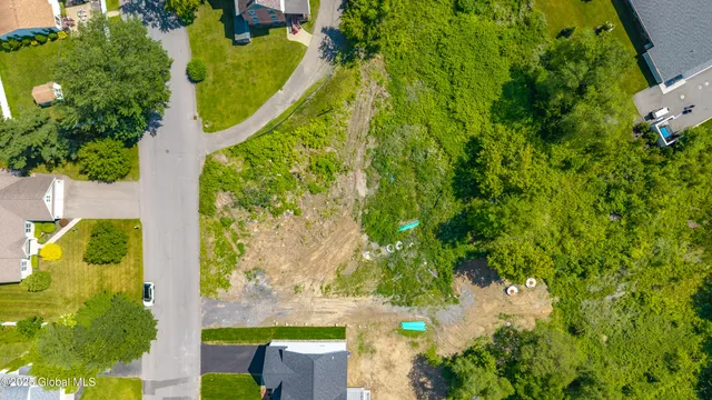 $650,000 | 4 Wedgewood Drive, Albany, NY 12211