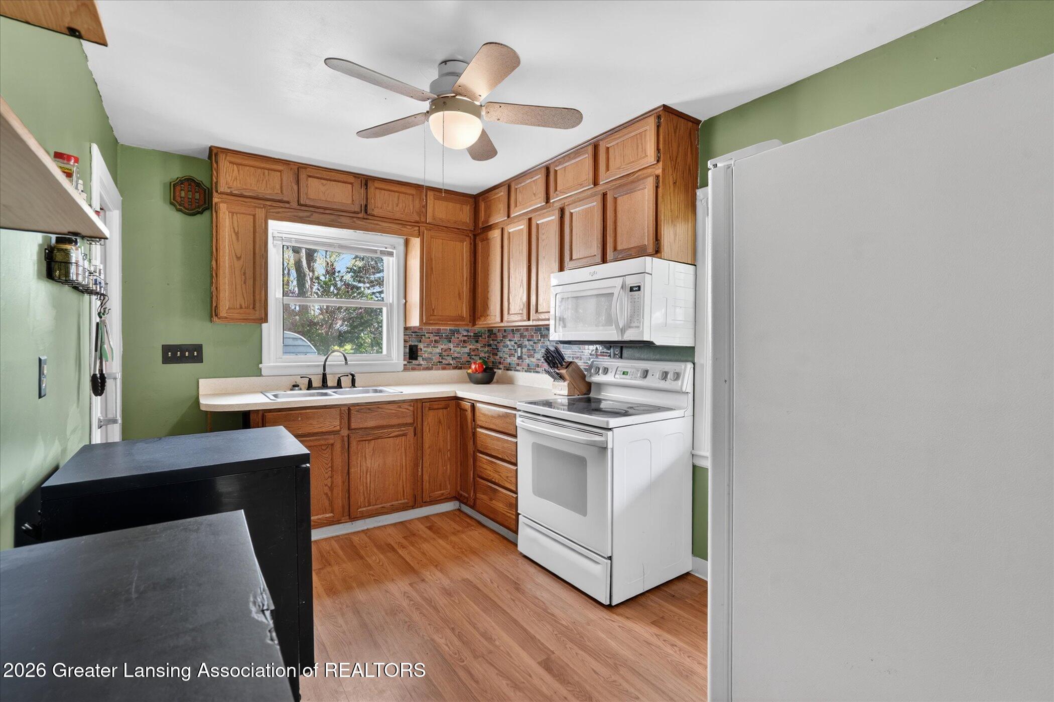 1910 Elmwood Road Lansing, MI 48917 - Photo 13 of 42 16-1910-Elmwood-Rd-Lansing-MI-48917-Wind