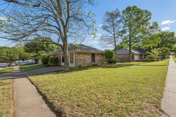 $409,000 | 806 Glenn Drive, Euless, TX 76039