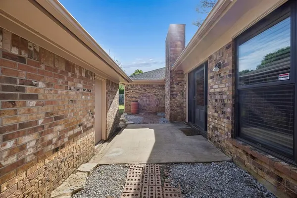 $409,000 | 806 Glenn Drive, Euless, TX 76039