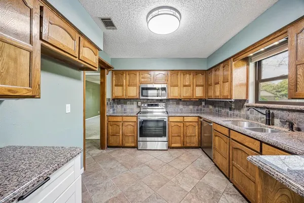 $409,000 | 806 Glenn Drive, Euless, TX 76039