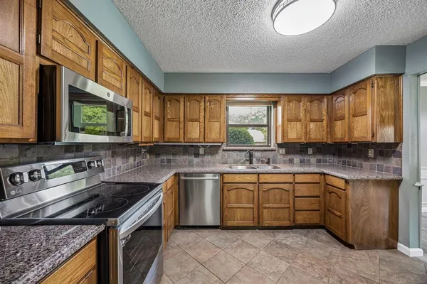 $409,000 | 806 Glenn Drive, Euless, TX 76039