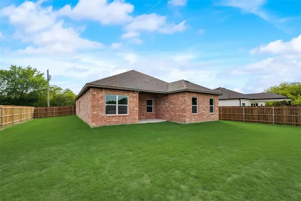 $2,200 | 323 Cherry Point Drive, Palmer, TX 75152