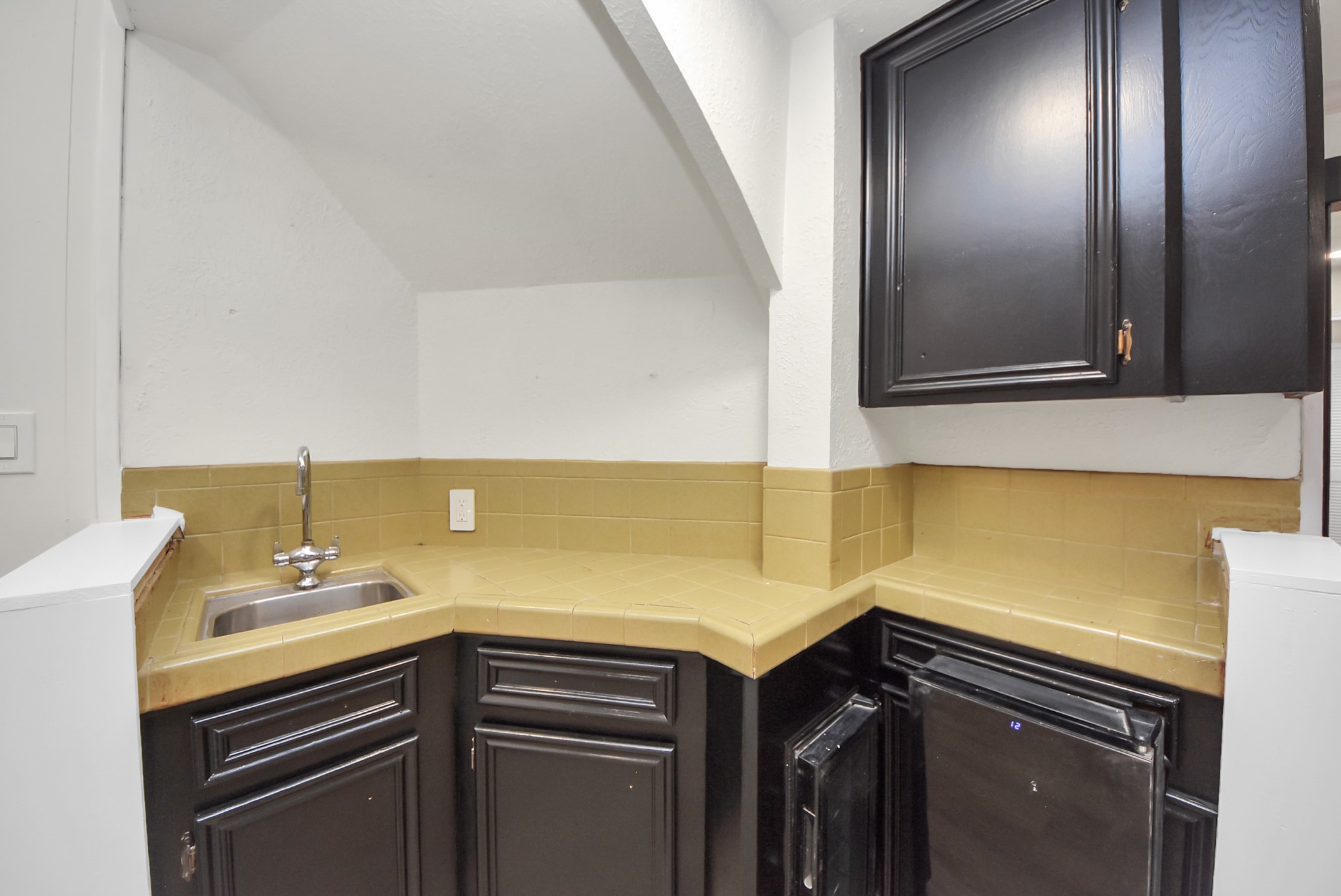 8111 Oak Moss Drive Spring, TX 77379 - Photo 21 of 49 a bathroom with a sink and a mirror